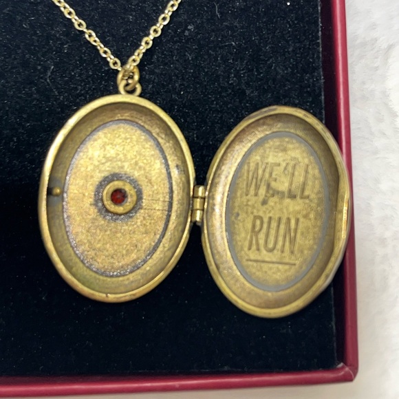 Taylor swift necklace - Picture 3 of 3